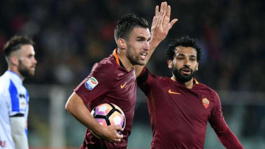 Kevin Strootman (kiri) dan Mohamed Salah (kanan)