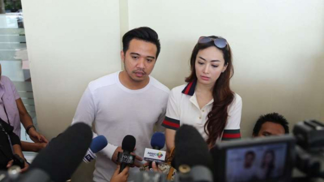Robby Geisha dan istri.