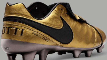 Sepatu Nike Tiempo Totti X Roma