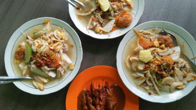 Salah satu makanan nasional Indonesia,  soto.
