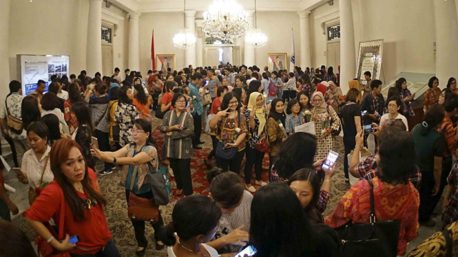 Warga Padati Balai Kota Jakarta