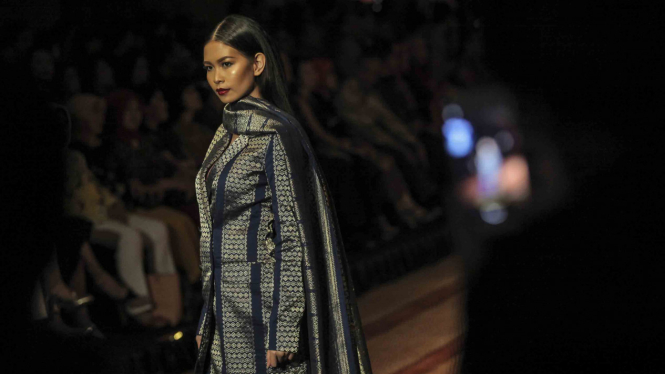 Fesyen Busana Bercorak Songket Sambas