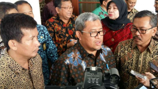  Ahmad Heryawan dicalonkan jadi timses Prabowo-Sandi.