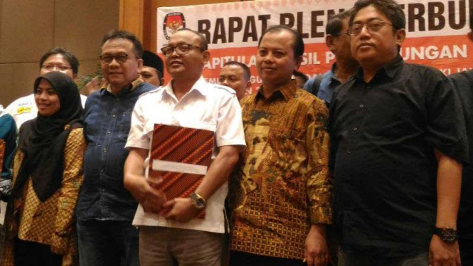 Rapat pleno terbuka rekapitulasi hasil penghitungan suara Pilkada DKI 2017.