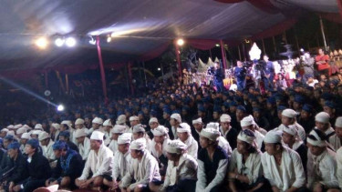 Suku Baduy di Pendopo Lama Gubernur Banten mengikuti prosesi Seba Baduy. 