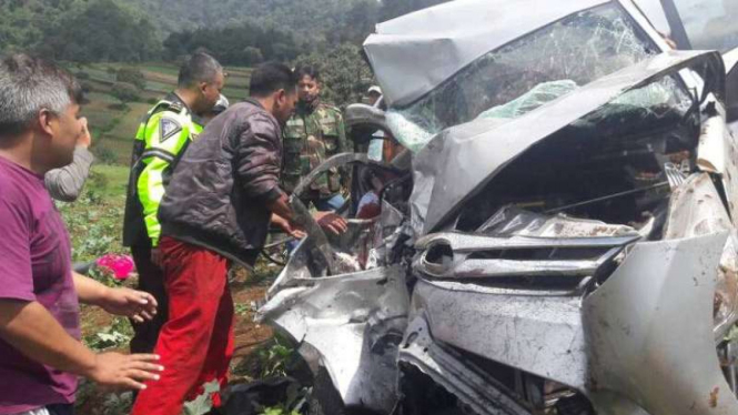 Kecelakaan mau di Ciloto, Minggu (30/4/2017).