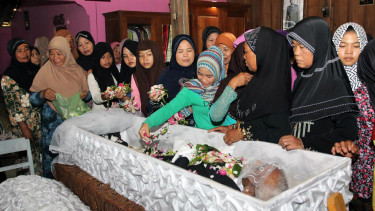 Jenazah Mbah Gotho saat disemayamkan di rumah duka.