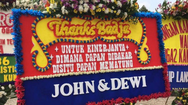 Karangan bunga sindiran muncul di Balai Kota DKI 