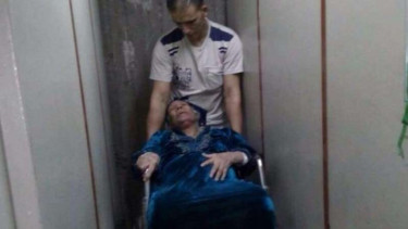 Kondisi ibu yang diusir anak laki-lakinya di Mesir.