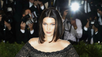 Ucapan Selamat Idul Fitri dari Bella Hadid