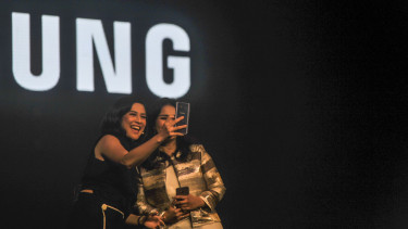 Dian Sastro saat Peluncuran Samsung Galaxy S8