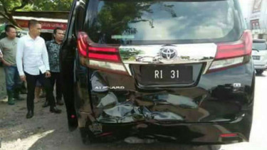 Mobil Menteri Tenaga Kerja dan Transmigrasi, Hanif Dakhiri mengalami  kecelakaan