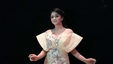 Dewi Perssik.