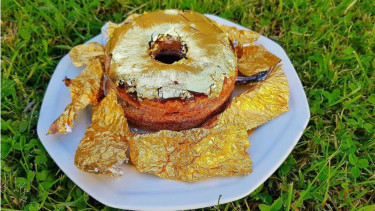 Donat emas.,