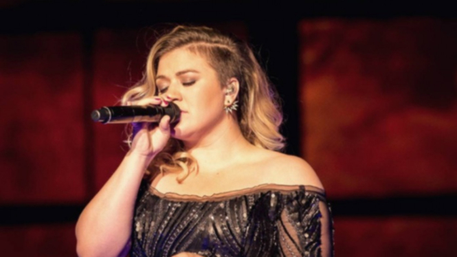 Kelly Clarkson.