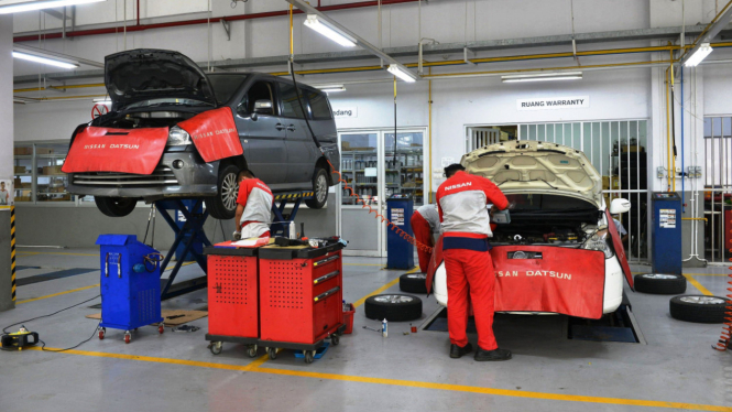 Bengkel servis Nissan.