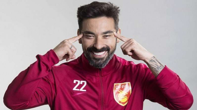 Striker Hebei Fortune, Ezequiel Lavezzi