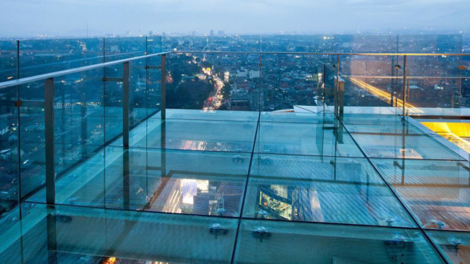 Skywalk di The Trans Luxury