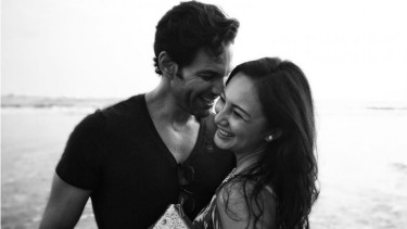 Tata Cahyani dan kekasihnya, Bobby Tonelli.