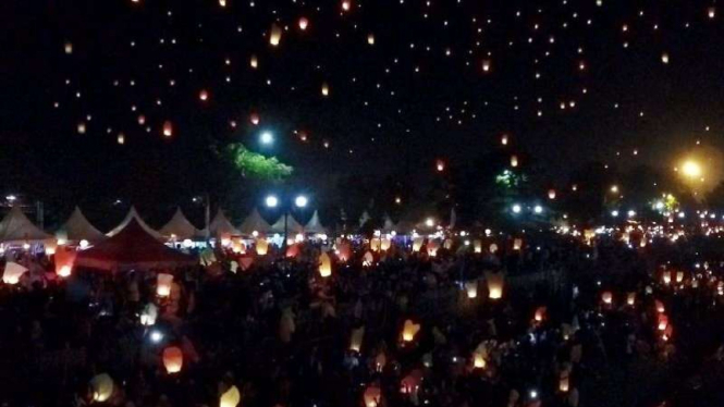 Pesta lampion di Semarang, Jawa Tengah.