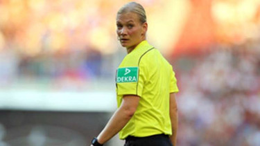 Wasit perempuan asal Jerman, Bibiana Steinhaus
