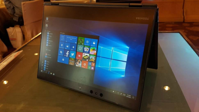 Laptop bisnis 2-in-1 Portege X20W Toshiba