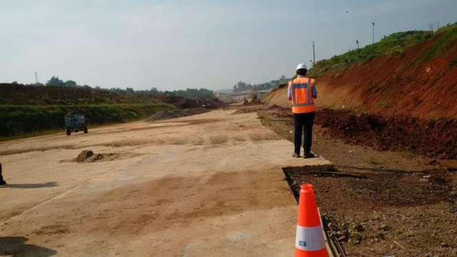 Jalan tol Batang-Semarang.