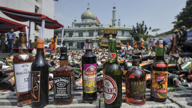 Polres Jakarta Selatan Hancurkan ribuan miras