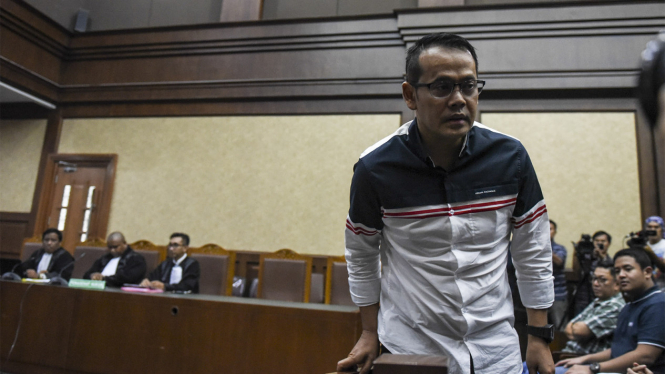 Suami Inneke Koesherawati, Fahmi Darmawansyah 