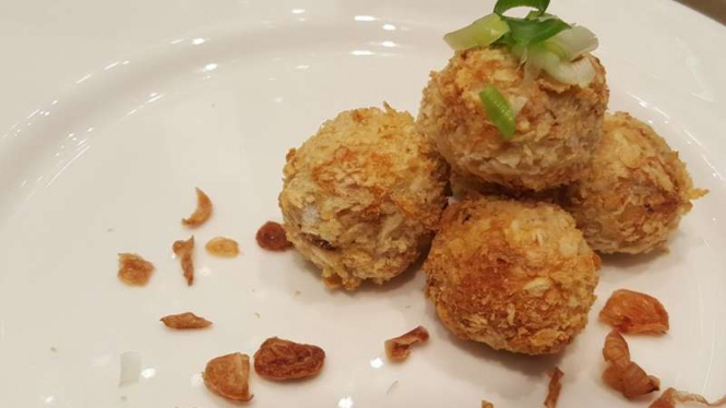 Bola-bola Ayam Sayur