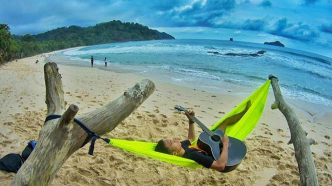 Pantai Sendiki, Malang.