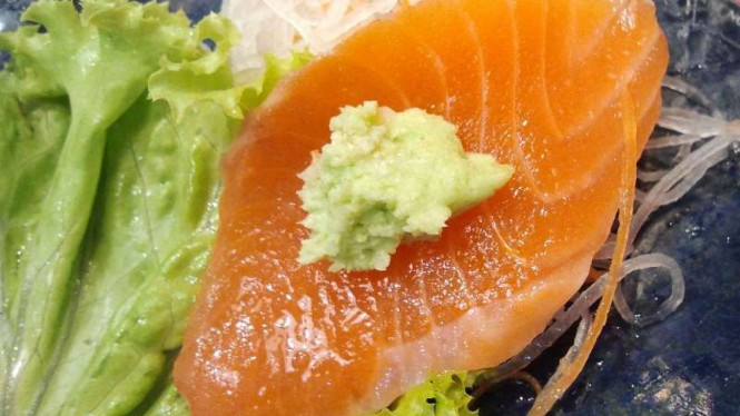 Wasabi di atas ikan segar