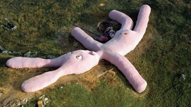 Boneka kelinci raksasa