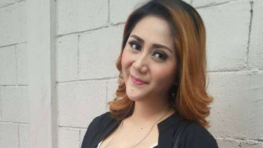 Aida Saskia hamil 5bulan