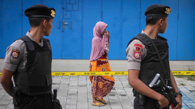 Ilustrasi-Kepolisian bersiaga di salah satu lokasi penggeledahan Densus 88 Antiteror beberapa waktu lalu