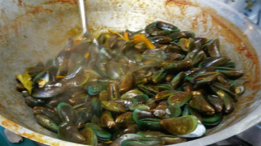 Kerang hijau asam manis.