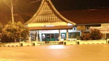 Banjir di Kota Padang jelang sahur, Rabu, 31 Mei 2017