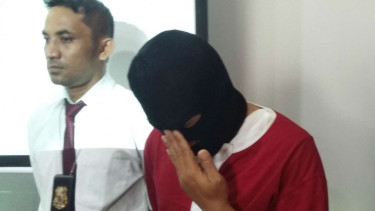 Tersangka pengancam Kapolri digelandang Polisi.