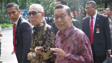 Try Sutrisno dan Boediono usai menghadiri Upacara Peringatan Hari Lahir Pancasila.