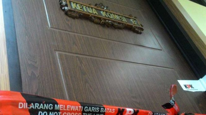 KPK segel ruang kerja Ketua Komisi B DPRD Jawa Timur, Moch Basuki