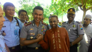 Umar Patek Kembali Jadi Petugas Pengibar Bendera