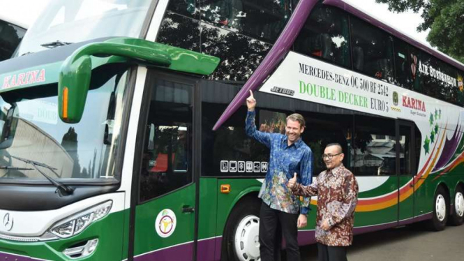 Bus tingkat Karina.