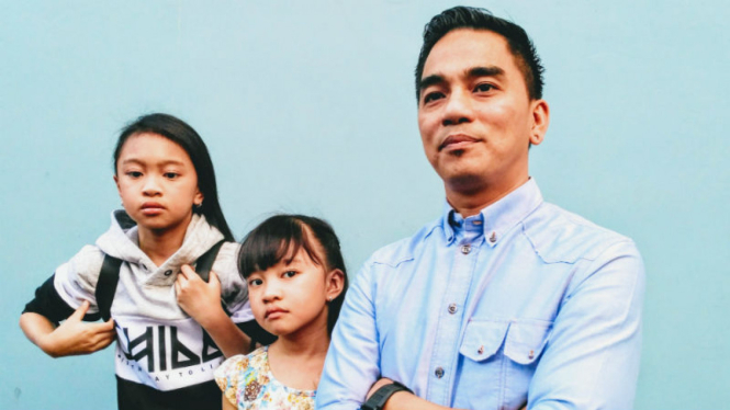 Enda Ungu dan kedua anaknya.