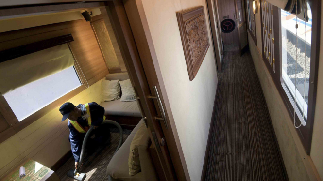 Melihat Interior Kereta Api Wisata Imperial