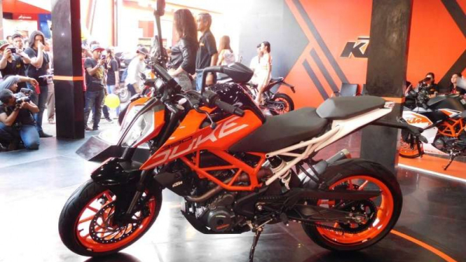 KTM Duke 390.