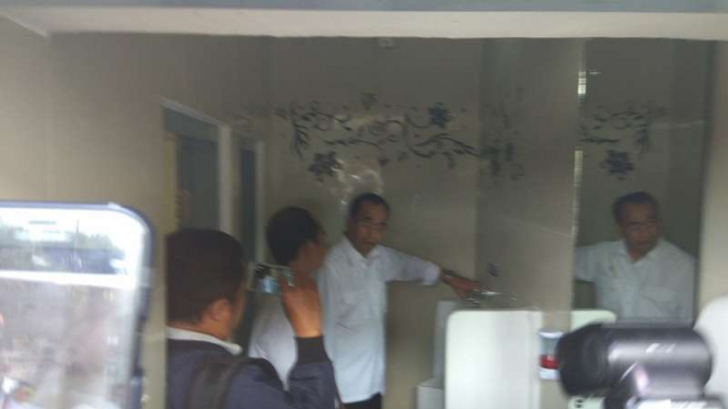 Menhub Budi Karya Sumadi tinjau toilet jalur mudik