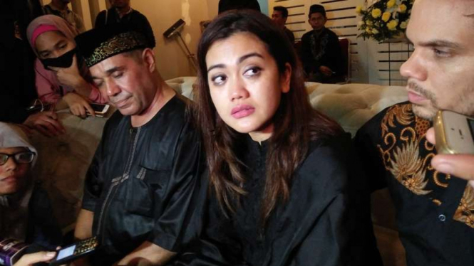 Nia Anggia, adik dari almarhumah Julia Perez. 