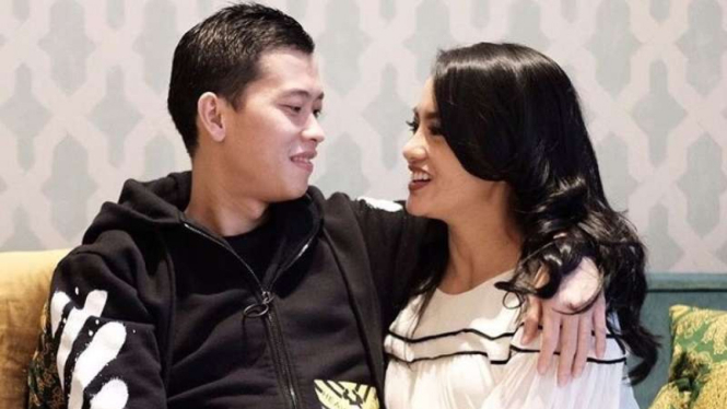 Ririn Ekawati dan almarhum suami 