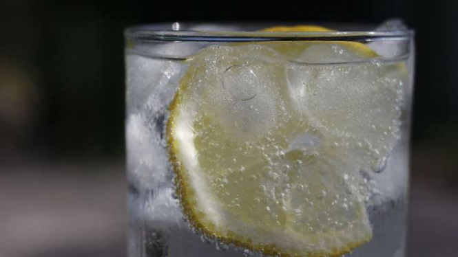 Air es atau minuman dingin.