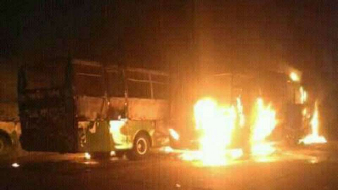 Pool bus Mayasari Bakti di Jalan Raya Teuku Umar, Cikarang Barat, Kabupaten Bekasi, Jawa Barat, ludes setelah terbakar pada Selasa dini hari, 13 Juni 2017.